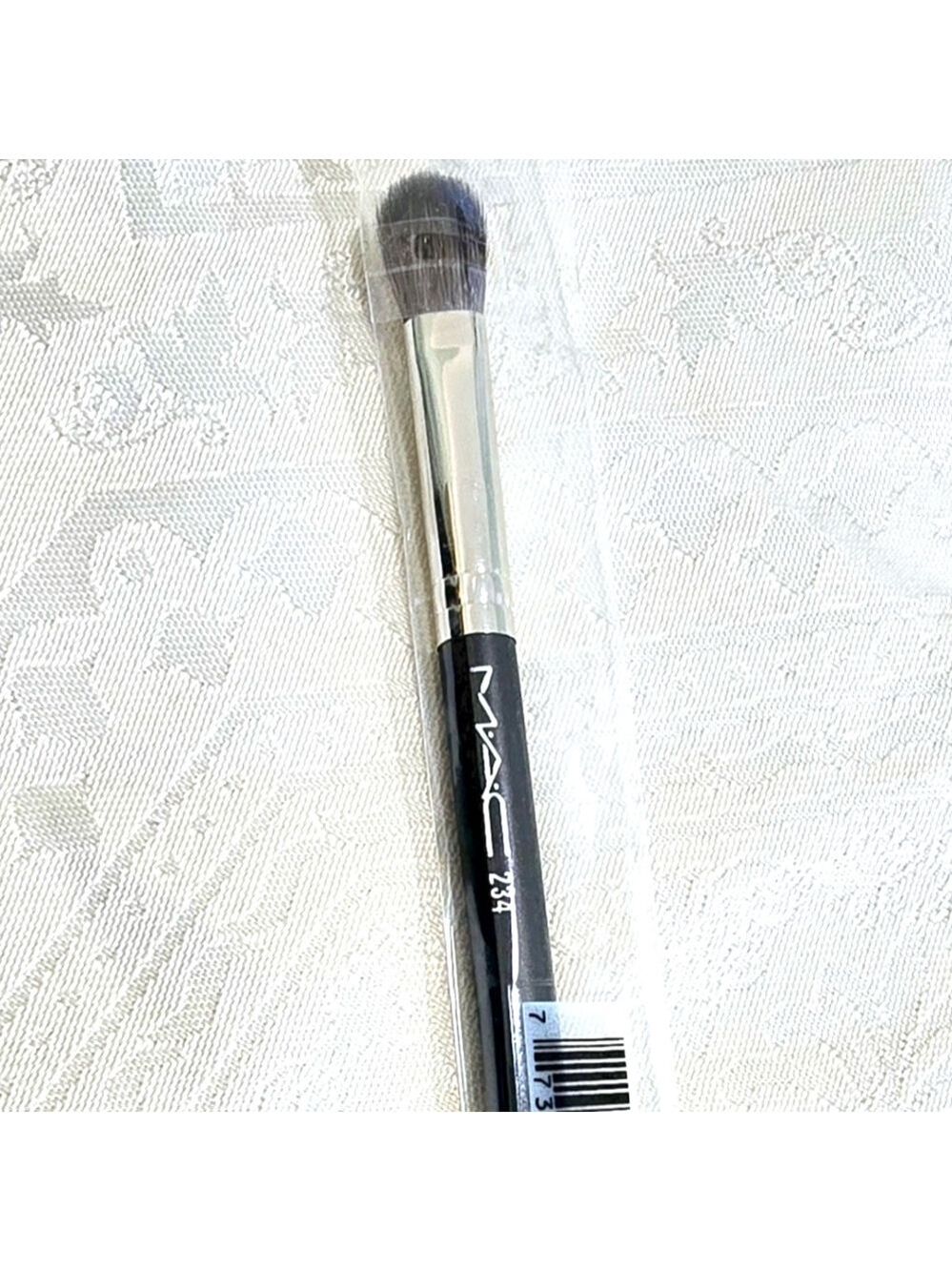 NEW! Mac 234 Split Fibre Eye Blending Brush 1.5 g